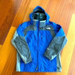 The North Face Boys jacket in blue and grey, size XL. Excellent condition.